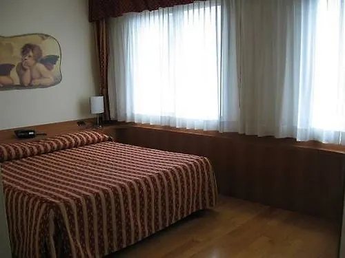Melas Hotel Merate 4*,