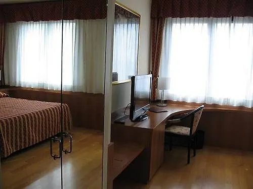 ****  Melas Hotel Merate Italia